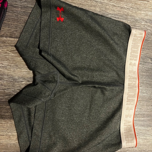 Under Armour Short Bundle - Picture 3 of 4